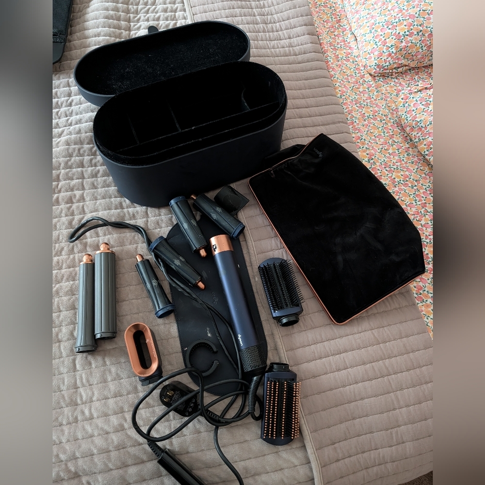 Dyson Airwrap With Extra Attachments